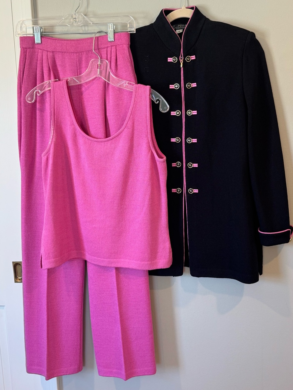St John Collection by Marie Gray Santana Knit Pant Suit Black Pink Gold Sz 6 & 4